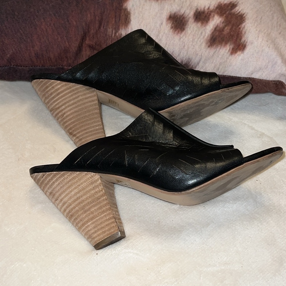 Report Signature Leather Open-Toe Mules